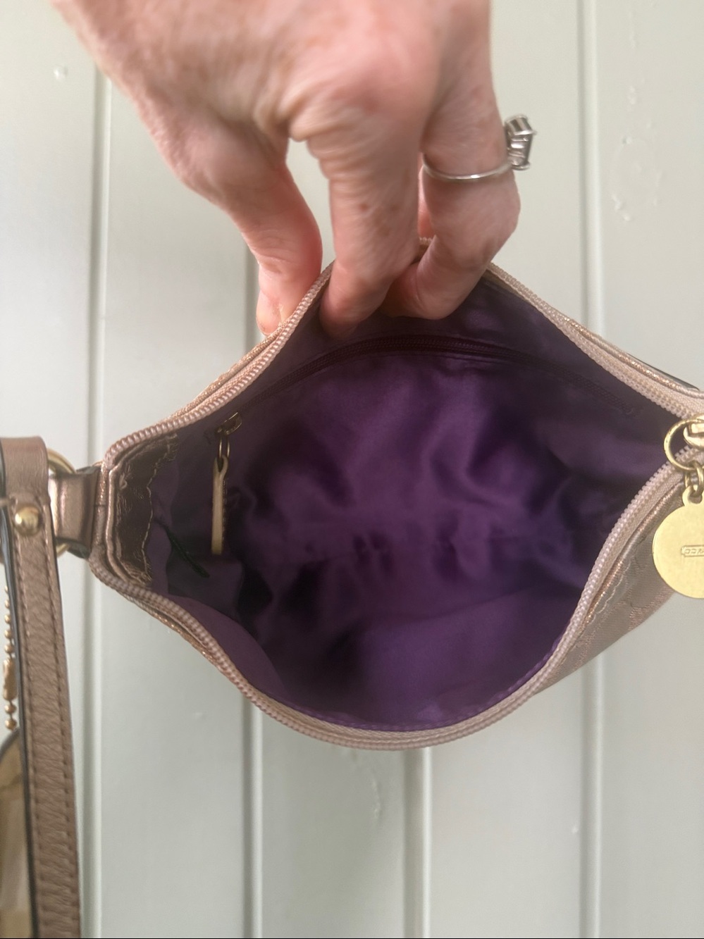 ✨Coach Tan Signature Canvas Bag with Gold Coach Engraved Hardware & Hangtag✨ - Picture 7 of 9